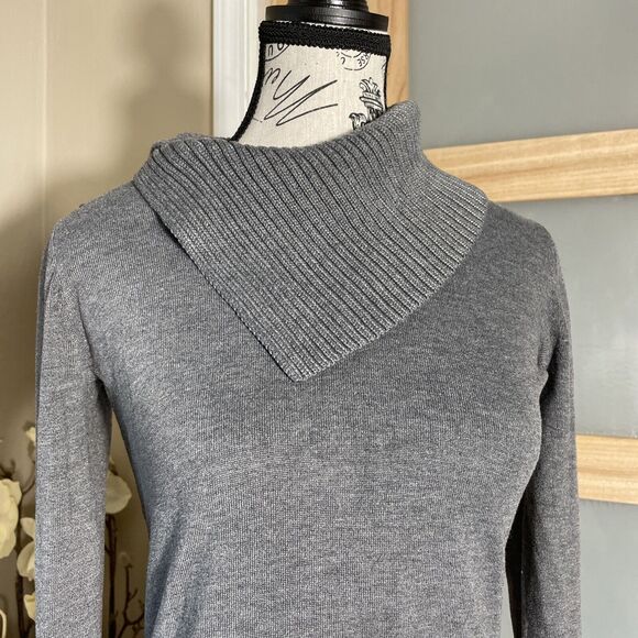 The LIMITED Gray Folded Neck Line Sweater Size Small - Picture 2 of 7